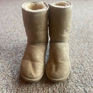 Tan Ugg boots